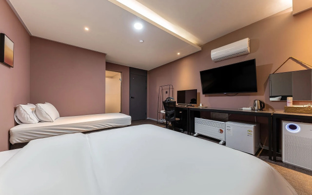 Cheonan St179 Hotel