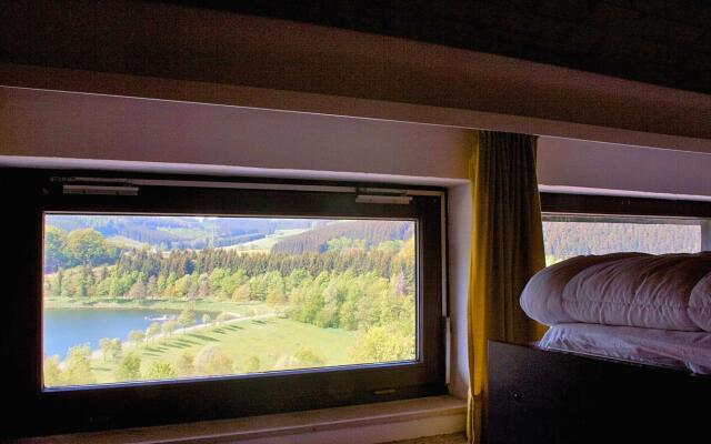 Spacious Apartment in Niedersfeld near Lake