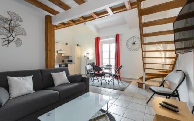 Massena Square - 1 Bdr Duplex With Ac