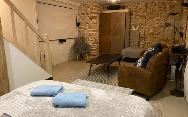 Large And Unique Souplex 60sqm, Well Located