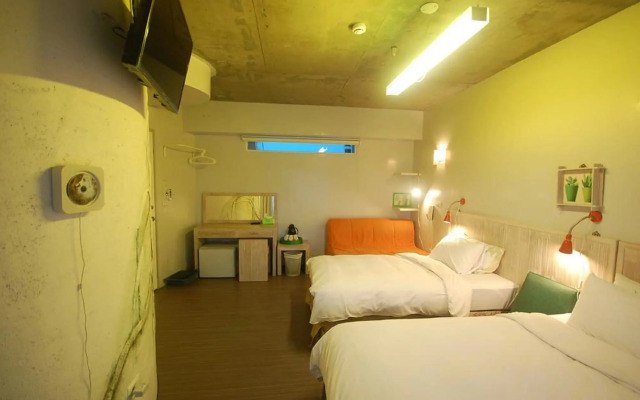Orange Moon Inn