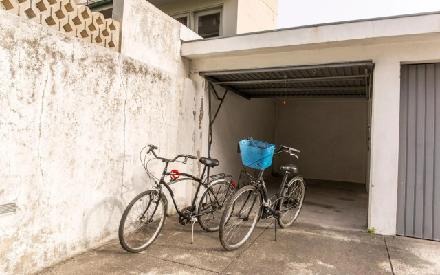 Sunset Relaxing Apt with terrace, parking & bikes