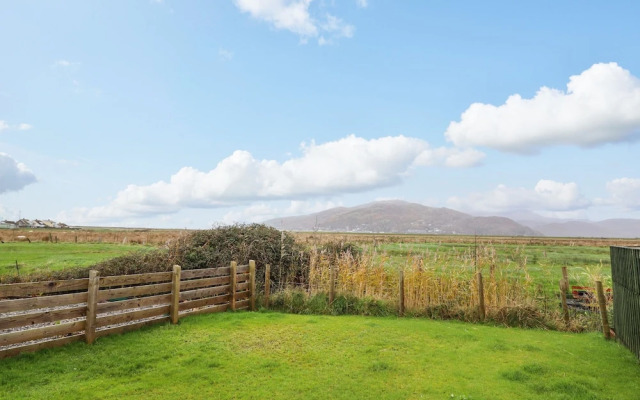 48 Glan Y Mor