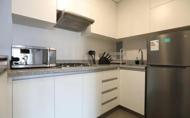 Beautiful Apt Half Block Away From Kennedy Park!