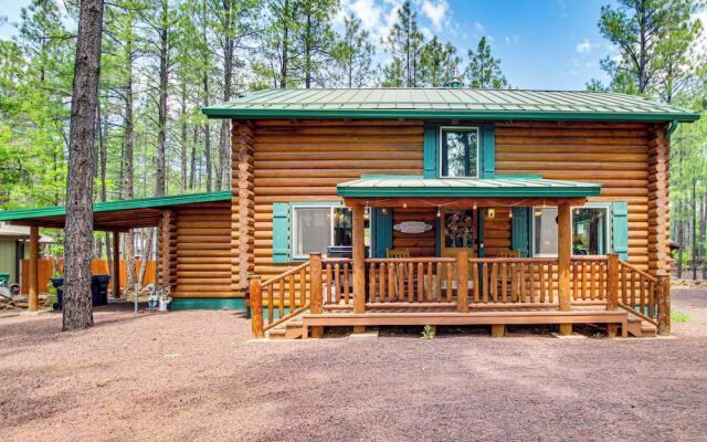 Near Dining, Hiking & Golf: Pinetop Log Cabin!
