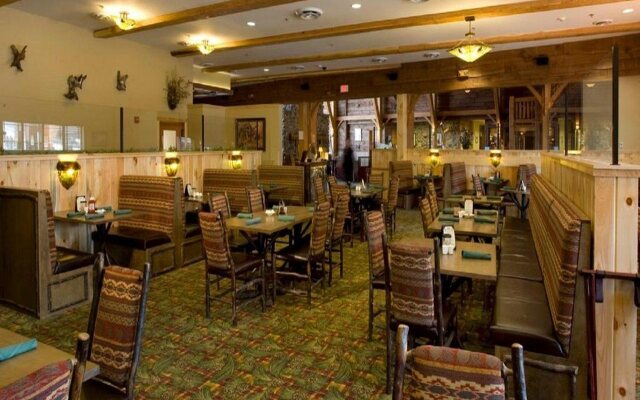 Hope Lake Lodge & Indoor Waterpark