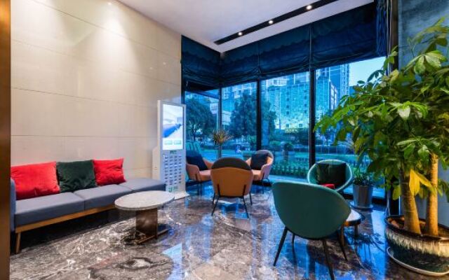 Yitel Collection Hotel (Anshun Huangguoshu Avenue RT-MART)