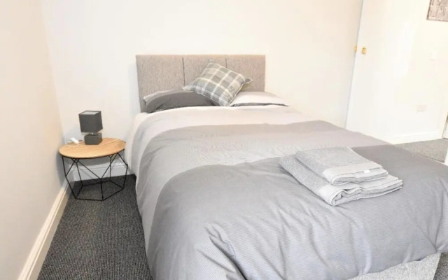 Townhouse @ 50 Birks Street Stoke