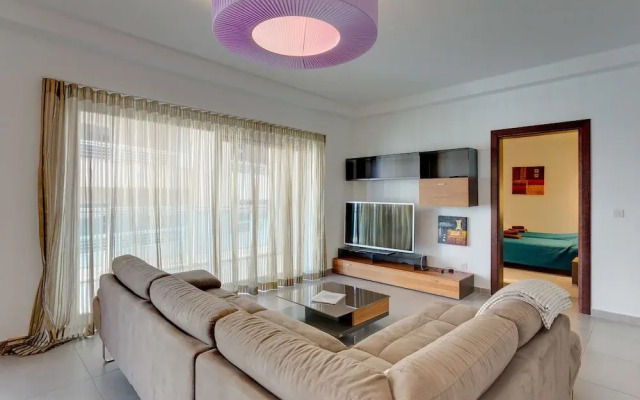 Seaview Apartment In Fort Cambridge, Sliema