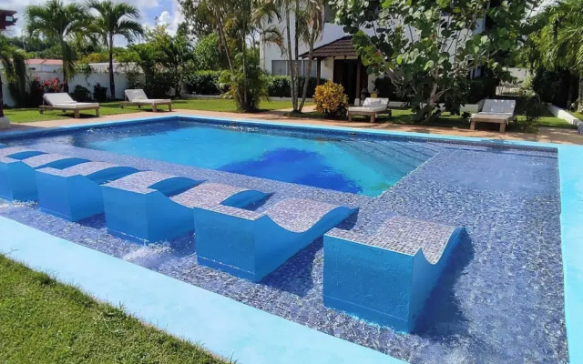 Natural Pool Villa Perfect for Families