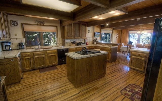 Cyh1281- Tahoe Acres 5 Bedroom Home