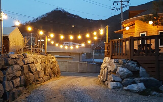 Yeongwol Wolgang Sanhachon Pension
