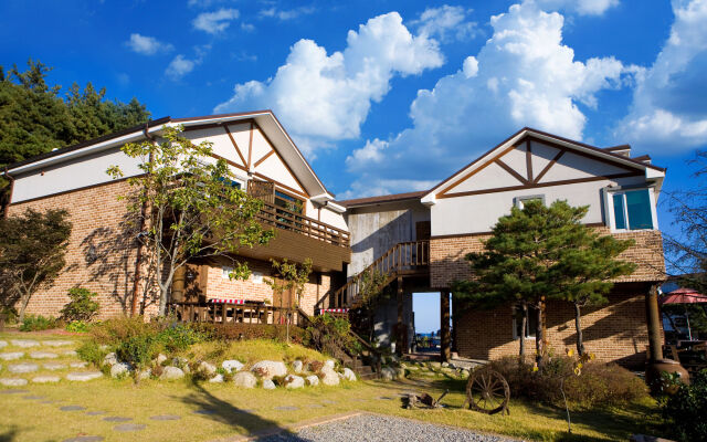 Casa Seorak Bed and Breakfast