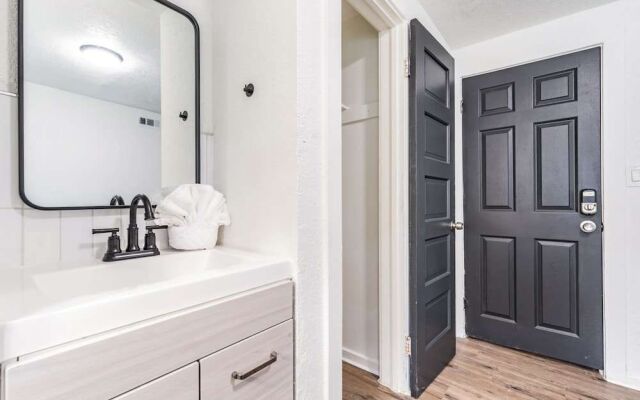 Satoshi Hideout Living