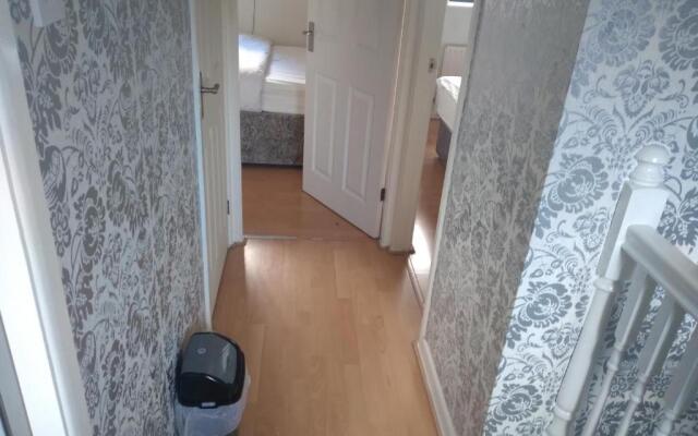 Beautiful 2-bed House in Bolton With Free Parking
