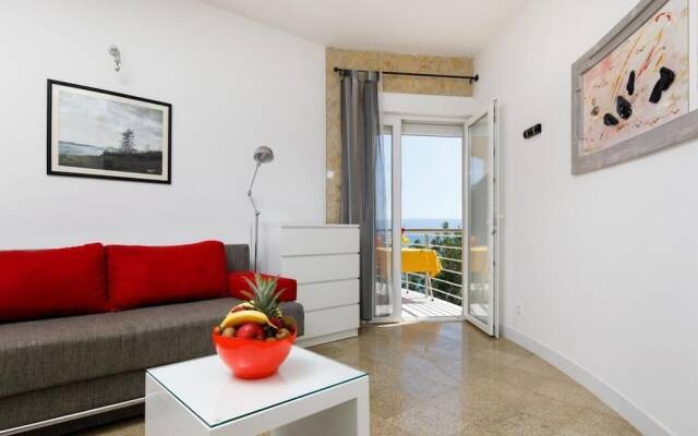 "cozy Apartment for 3 Adults Next to the Beach"