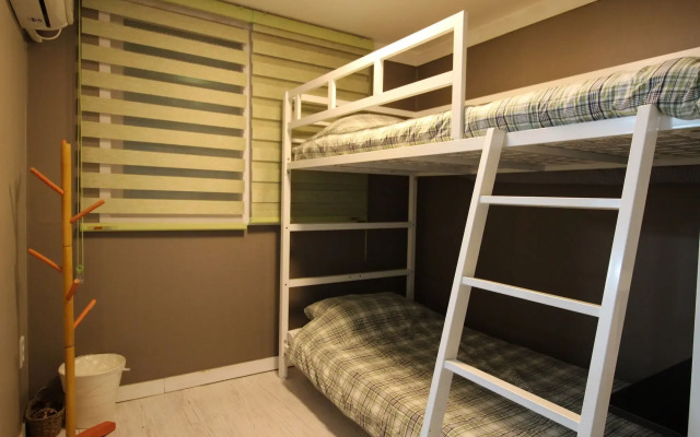 Bunk Guest House - Hostel
