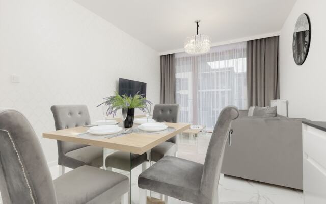 Wilanów Balcony & Parking by Renters