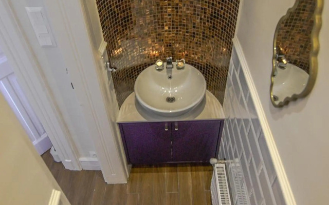 Opera Apartment with Garage, 2BR & 2BTH, AC