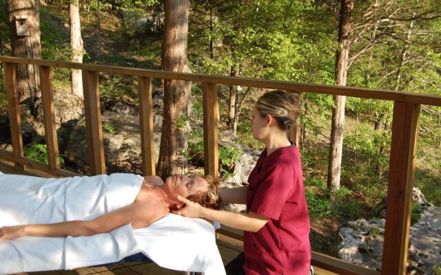 Beaver Lakefront Cabins - Couples Only Getaways