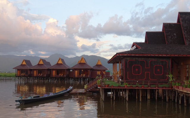 Shwe Inn Tha Floating Resort Hotel