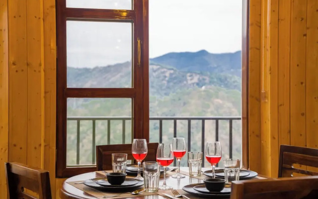 Alaya Stays Pine Shadow Flamingo