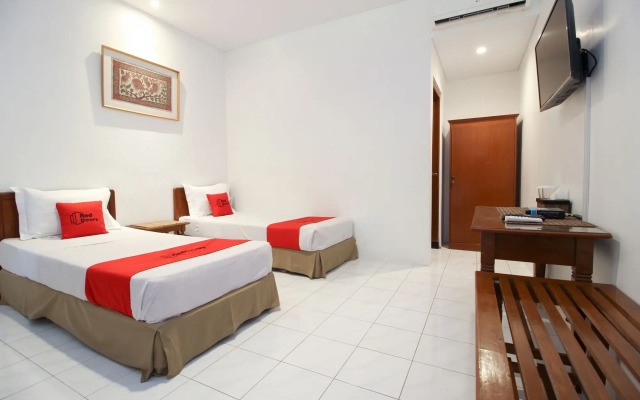 RedDoorz Plus near Alun Alun Selatan 2