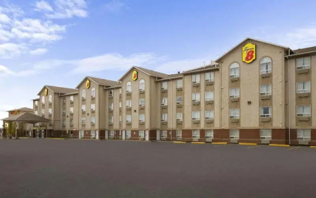 Super 8 By Wyndham Fort Nelson - фото 2