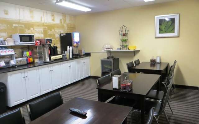 Super 8 Saskatoon Near Downtown