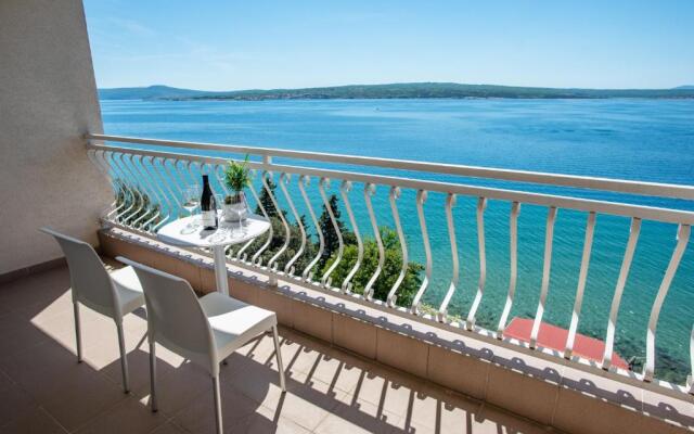 Rooms with a swimming pool Crikvenica - 18502