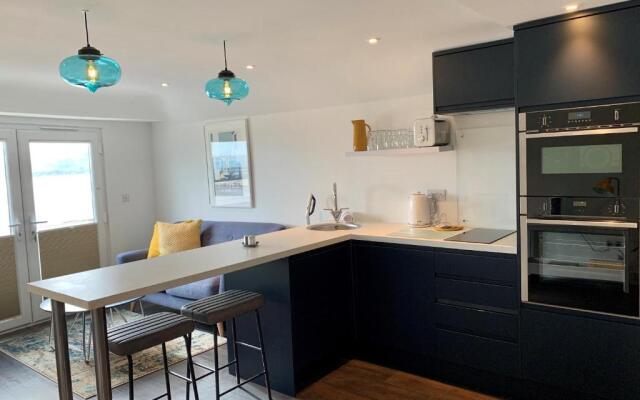 Modern studio apartment with stunning views!