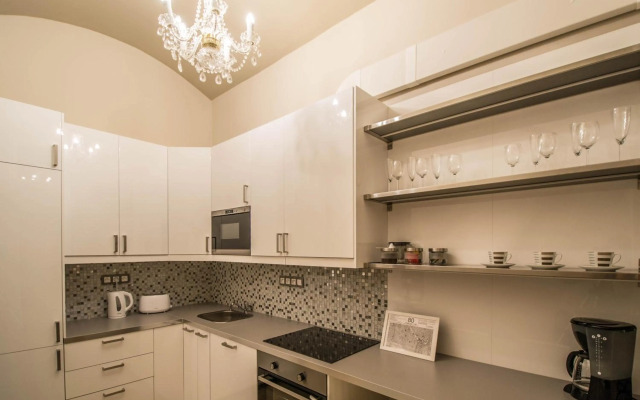 4Bdr Historical Spirit Apt By Ruterra