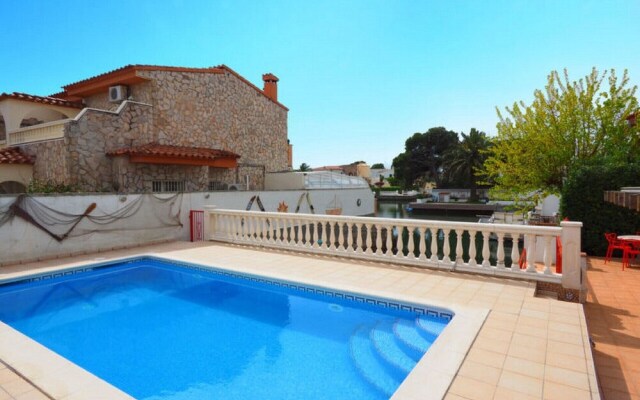 354-casa al Canal,amarres, Piscina