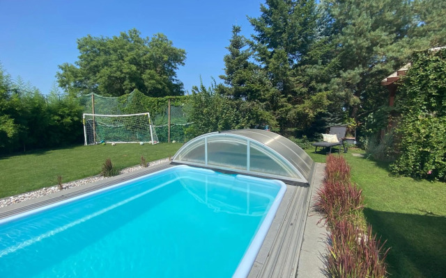 Pool & Lake Holiday Home