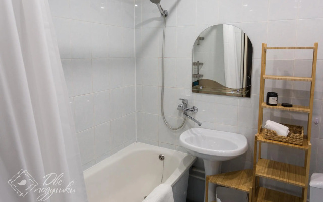 Dve podushki na ul. Respublikanskaya d. 30, kv. 13