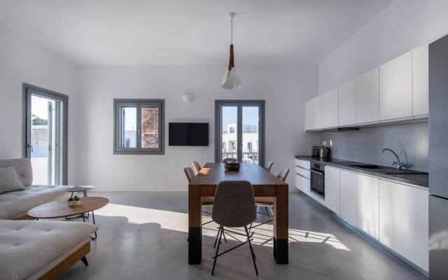 Parikia's Crossroad 3 Bedroom House
