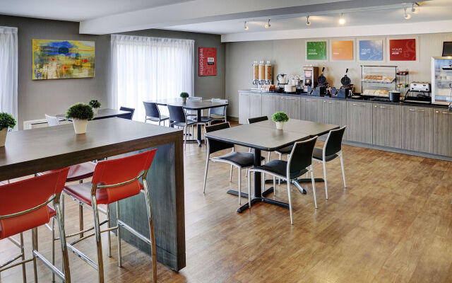 Comfort Inn East