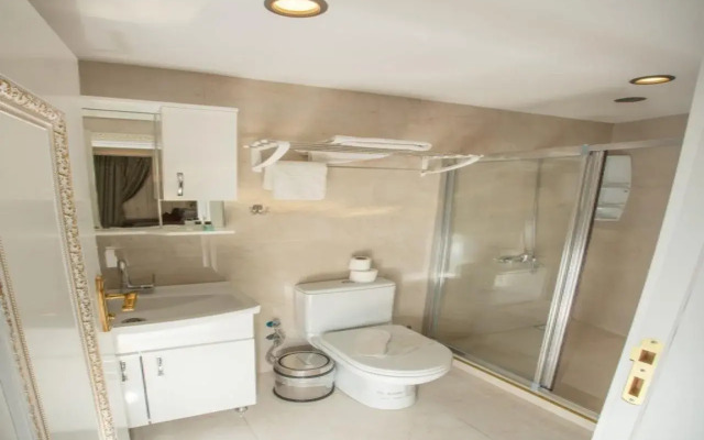 Atlantis Royal Hotel