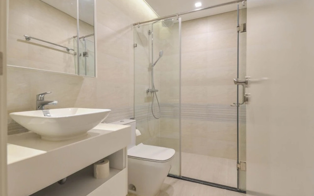 Luxury Apartment at VinHomes Metropolis