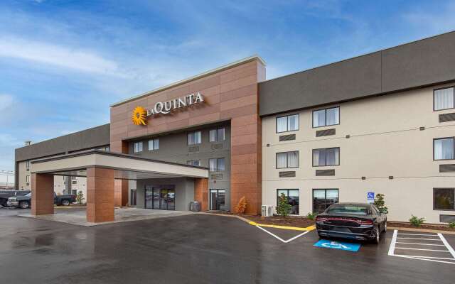 La Quinta Inn & Suites by Wyndham Nashville Airport