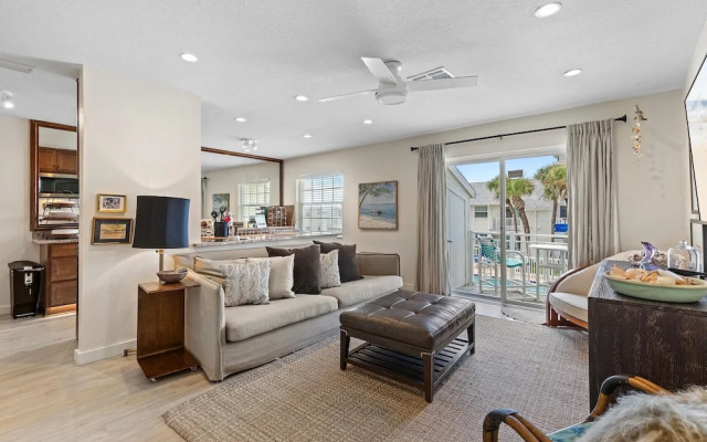 Colony Beach Club 246