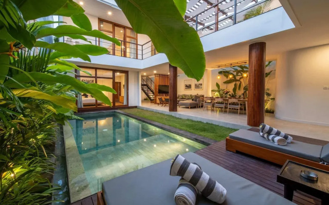 4BR Luxury Modern Contemporary Villa in Canggu
