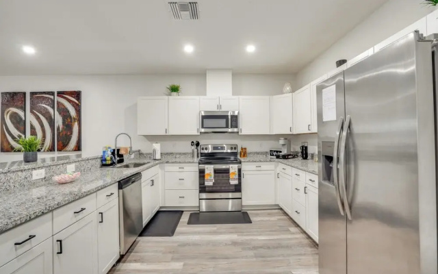 13 Mi to Beaches: Pet-friendly Condo in Palmetto!