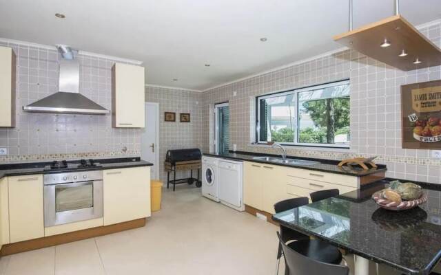 Villa Fati in Pen Nsula de Tr ia