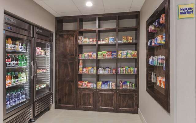 La Quinta Inn & Suites by Wyndham Columbus North