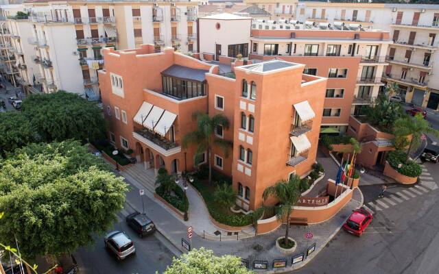 Artemis Hotel