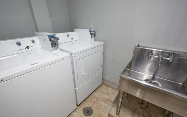 Riverview Inn & Suites