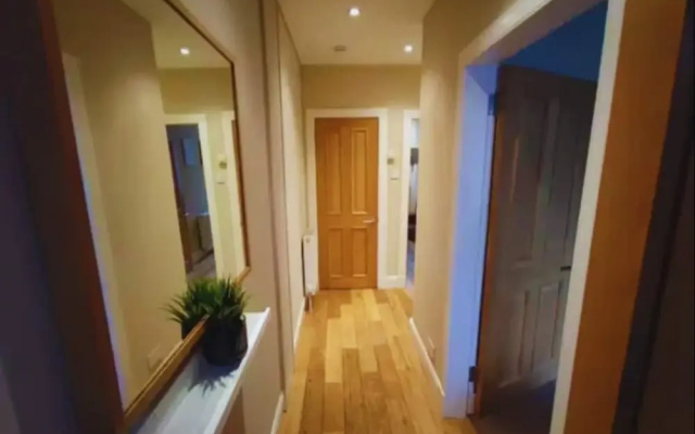 Central-ground Floor-private Garden With Parking