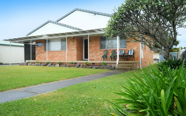 Stay on Seventh - Sawtell