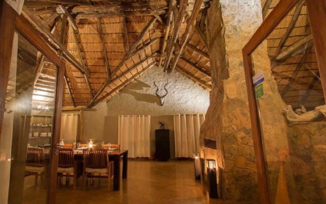 Ama Amanzi Bush Lodge